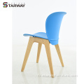 Siège en plastique original avec chaise de salle à manger en bois massif